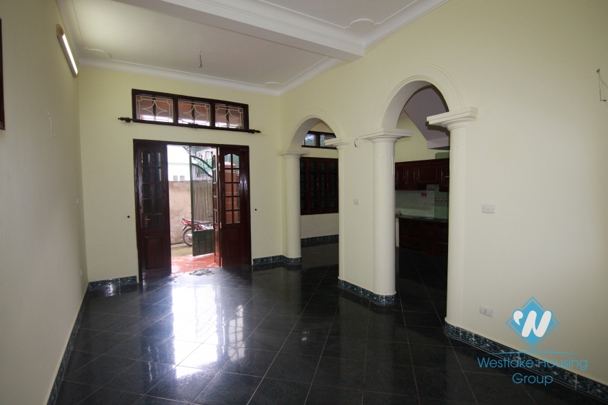 Unfurnished house for rent in Au Co street, Tay Ho district, Ha Noi
